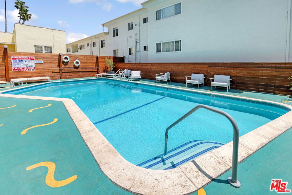 Image 18 of property listing at 6615 Franklin Avenue, Los Angeles, CA 90028
