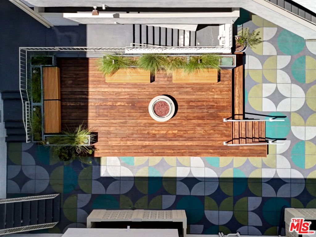 Image 22 of property listing at 6615 Franklin Avenue, Los Angeles, CA 90028