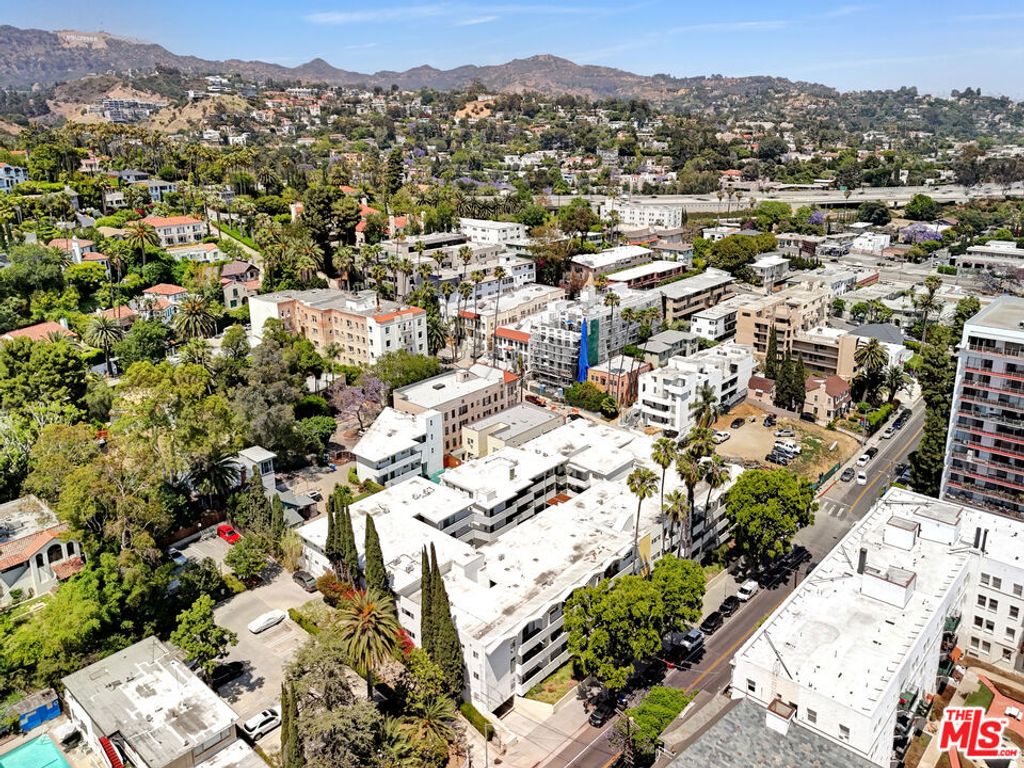 Image 24 of property listing at 6615 Franklin Avenue, Los Angeles, CA 90028