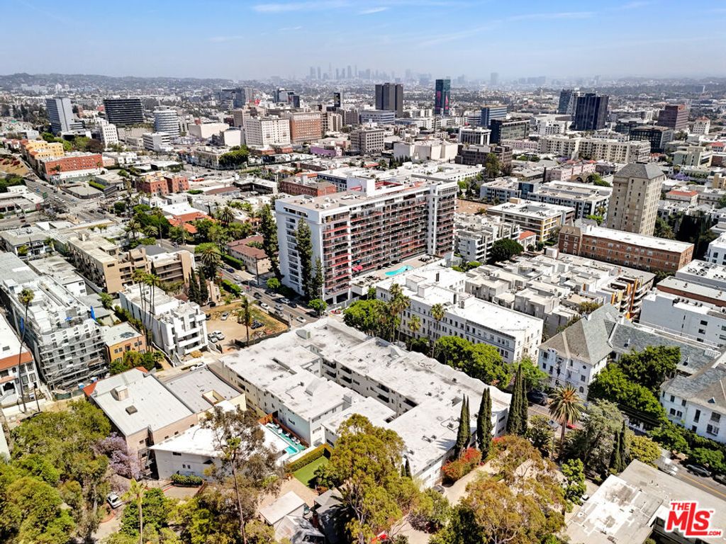 Image 25 of property listing at 6615 Franklin Avenue, Los Angeles, CA 90028