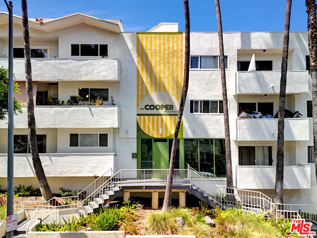 Image 26 of property listing at 6615 Franklin Avenue, Los Angeles, CA 90028