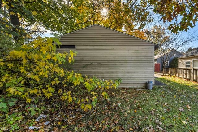 883 Kickapoo Avenue, Akron, OH 44305