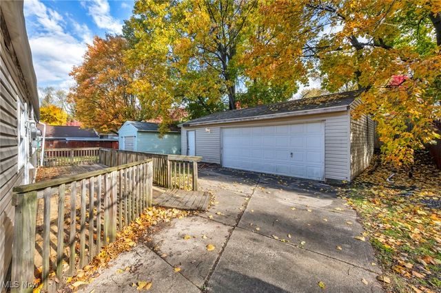 883 Kickapoo Avenue, Akron, OH 44305