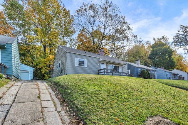 883 Kickapoo Avenue, Akron, OH 44305