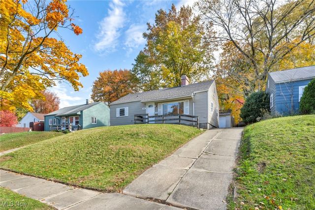 883 Kickapoo Avenue, Akron, OH 44305