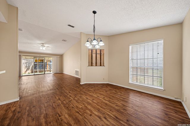 117 Deerglen Ave, Universal City, TX 78148