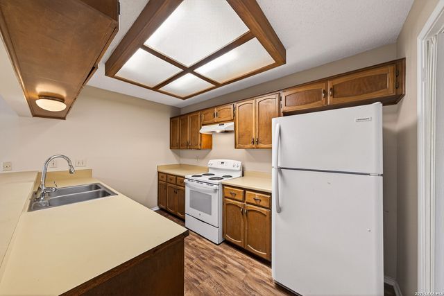 117 Deerglen Ave, Universal City, TX 78148