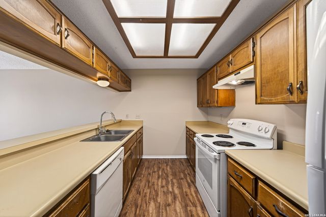 117 Deerglen Ave, Universal City, TX 78148