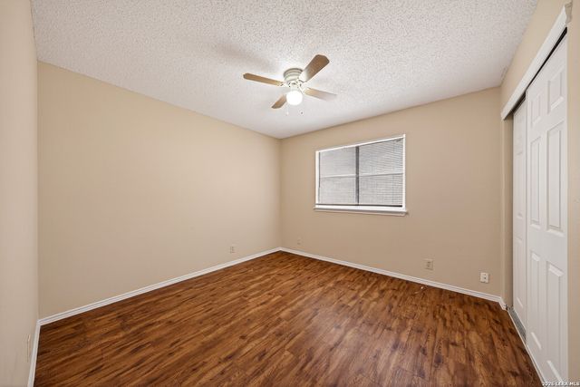 117 Deerglen Ave, Universal City, TX 78148