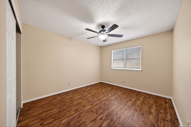 117 Deerglen Ave, Universal City, TX 78148