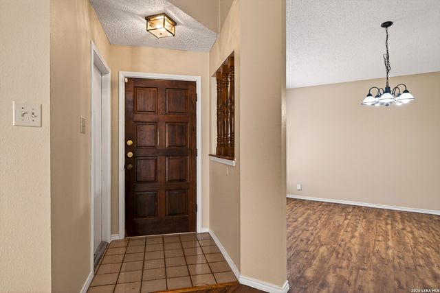 117 Deerglen Ave, Universal City, TX 78148