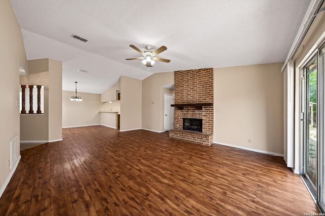 117 Deerglen Ave, Universal City, TX 78148