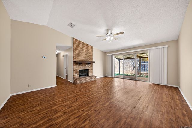 117 Deerglen Ave, Universal City, TX 78148