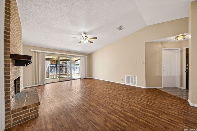 117 Deerglen Ave, Universal City, TX 78148