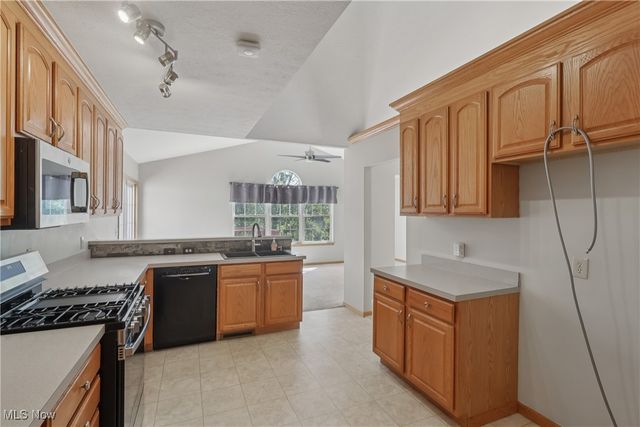 957 Devonwood Drive, Wadsworth, OH 44281