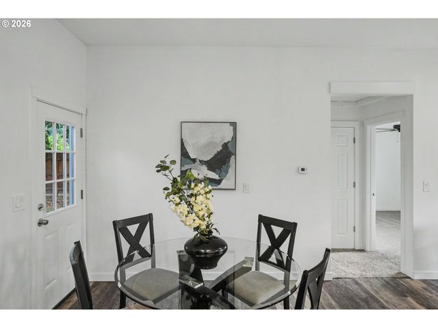 264 7TH St, Lyons, OR 97358