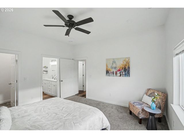 264 7TH St, Lyons, OR 97358
