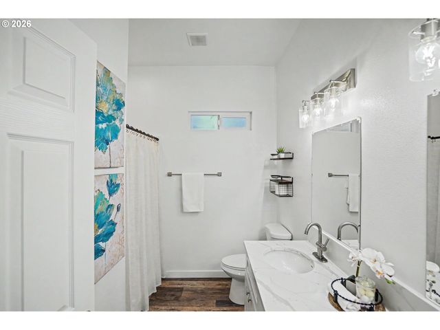 264 7TH St, Lyons, OR 97358