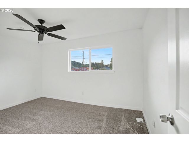 264 7TH St, Lyons, OR 97358