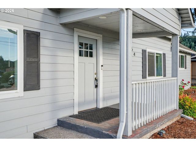264 7TH St, Lyons, OR 97358