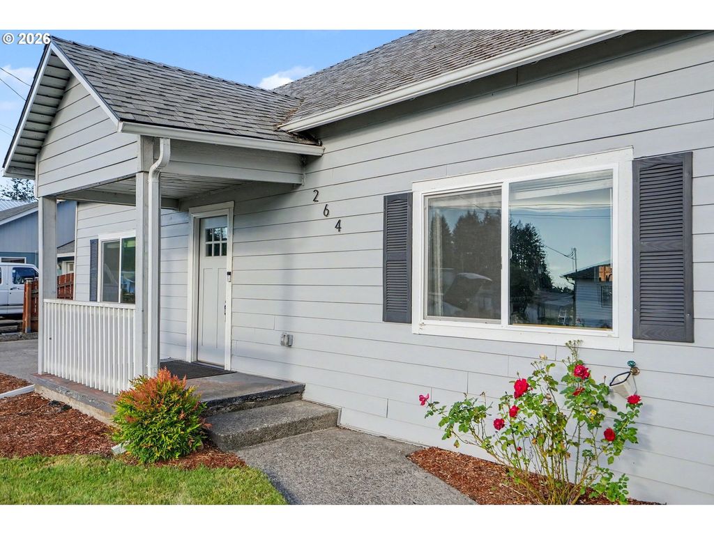 264 7TH St, Lyons, OR 97358