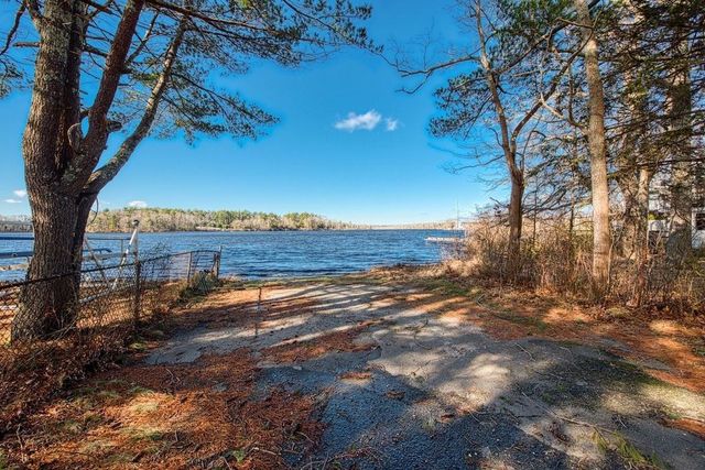 22 Ocean Ave, Hanson, MA 02341
