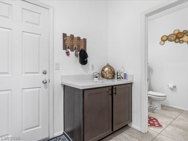 6082 Rose Springs Avenue, Las Vegas, NV 89130