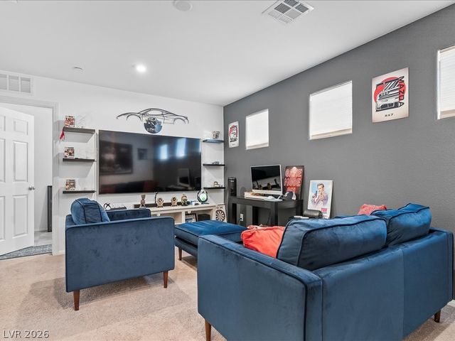 6082 Rose Springs Avenue, Las Vegas, NV 89130