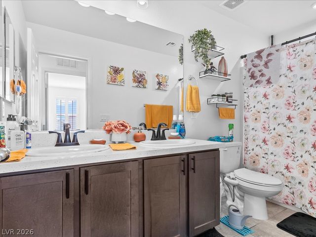 6082 Rose Springs Avenue, Las Vegas, NV 89130