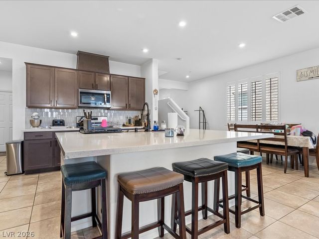 6082 Rose Springs Avenue, Las Vegas, NV 89130