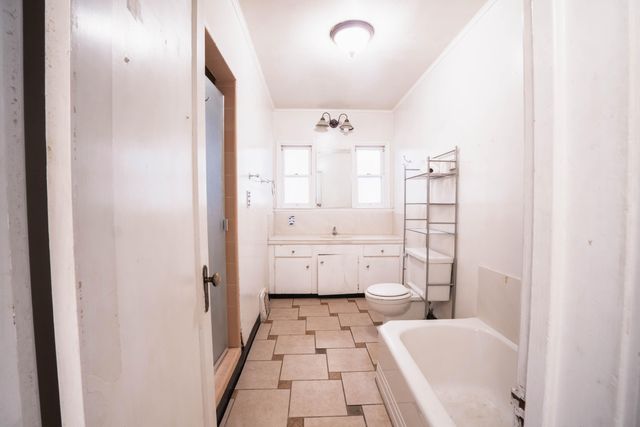 895 E Cross Avenue, Tulare, CA 93274