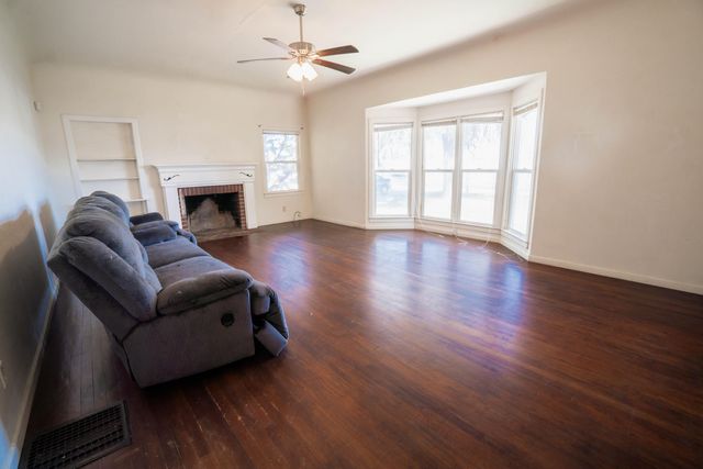 895 E Cross Avenue, Tulare, CA 93274