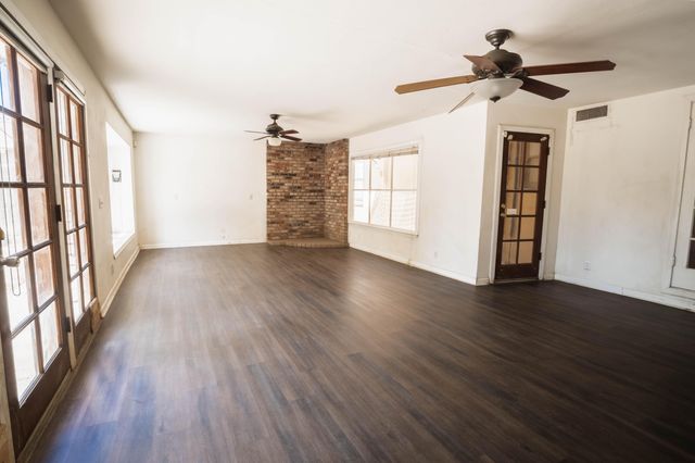 895 E Cross Avenue, Tulare, CA 93274