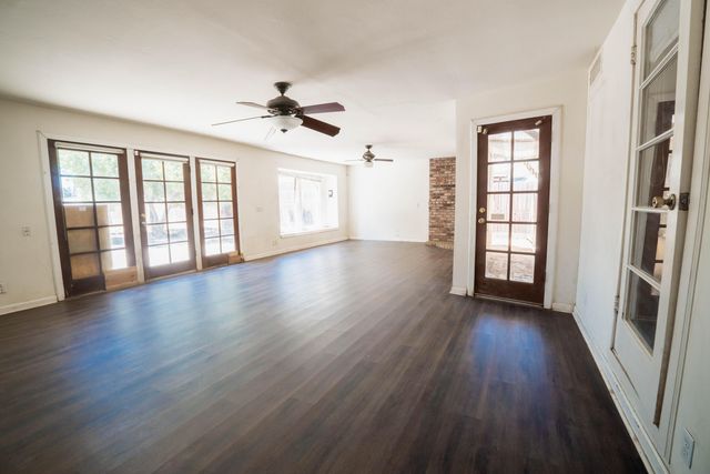 895 E Cross Avenue, Tulare, CA 93274