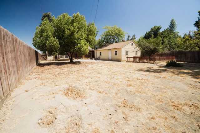 895 E Cross Avenue, Tulare, CA 93274