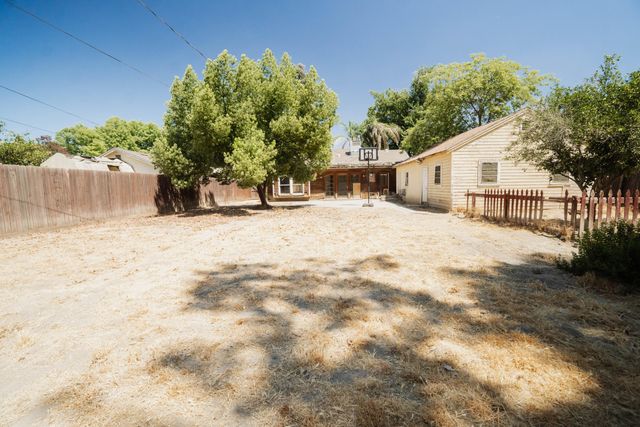 895 E Cross Avenue, Tulare, CA 93274
