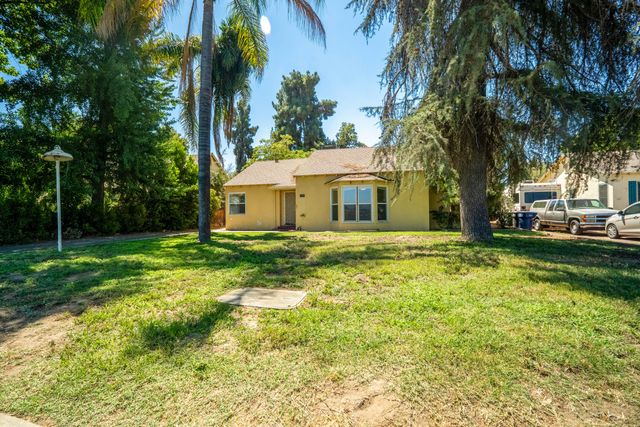 895 E Cross Avenue, Tulare, CA 93274