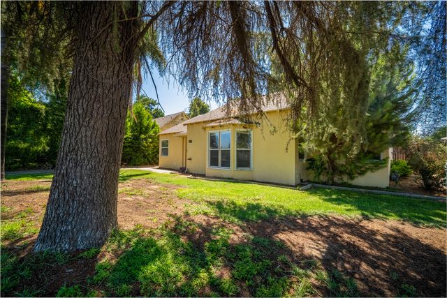 895 E Cross Avenue, Tulare, CA 93274