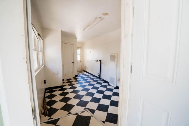 895 E Cross Avenue, Tulare, CA 93274
