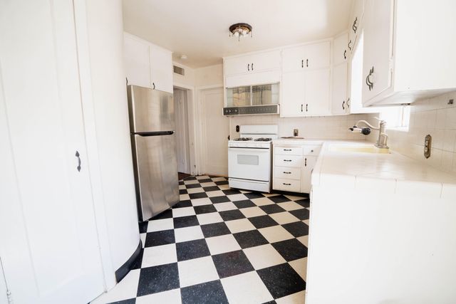 895 E Cross Avenue, Tulare, CA 93274