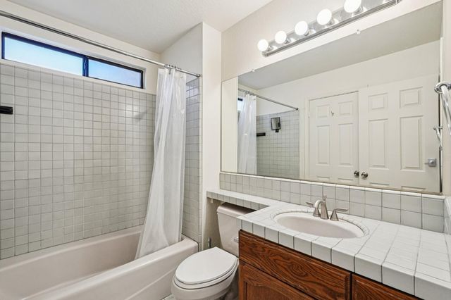 330 Finch Run, Lodi, CA 95240