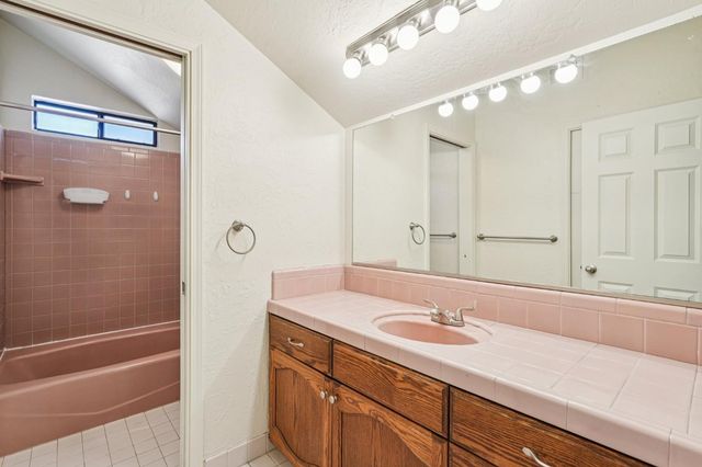 330 Finch Run, Lodi, CA 95240