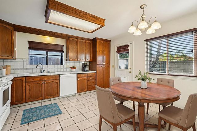 330 Finch Run, Lodi, CA 95240