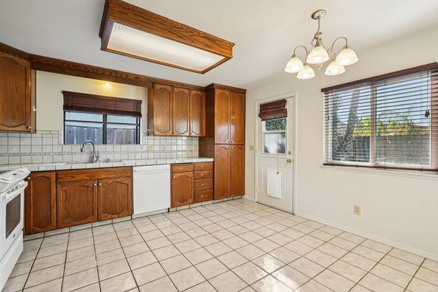 330 Finch Run, Lodi, CA 95240