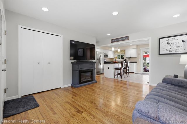 35560 Manila Avenue, Westland, MI 48186