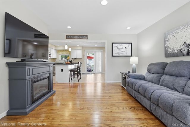 35560 Manila Avenue, Westland, MI 48186