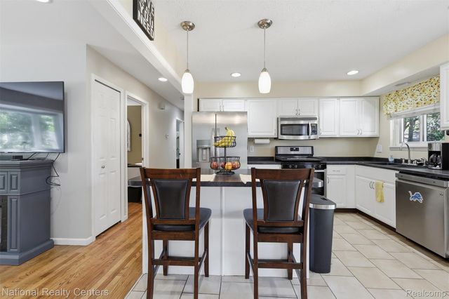 35560 Manila Avenue, Westland, MI 48186
