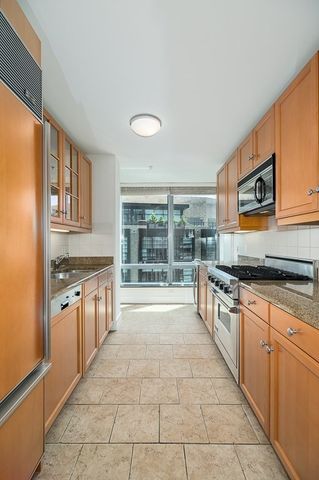 1 Avery St 17F, Boston, MA 02111