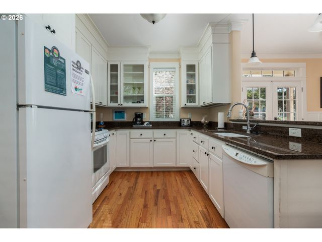 617 Sw 27TH Way, Lincoln City, OR 97367