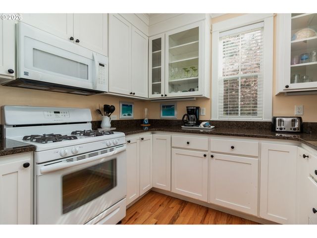 617 Sw 27TH Way, Lincoln City, OR 97367